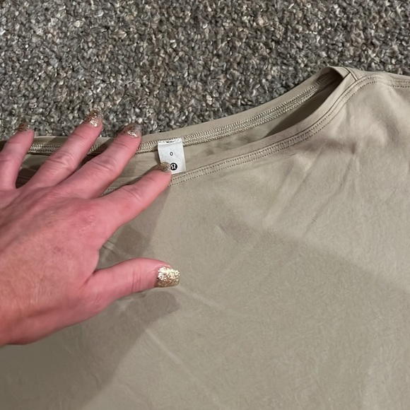 Lululemon top. 0 - Picture 2 of 7